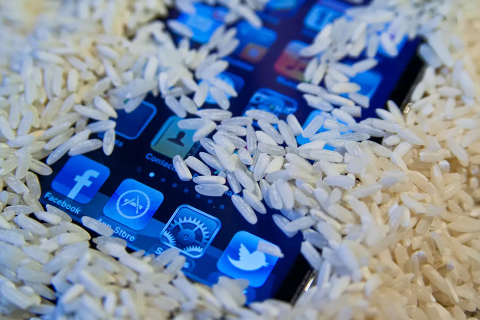 Rice Mill Consultant Tells You How To Fix Water Damaged Phone With Rice